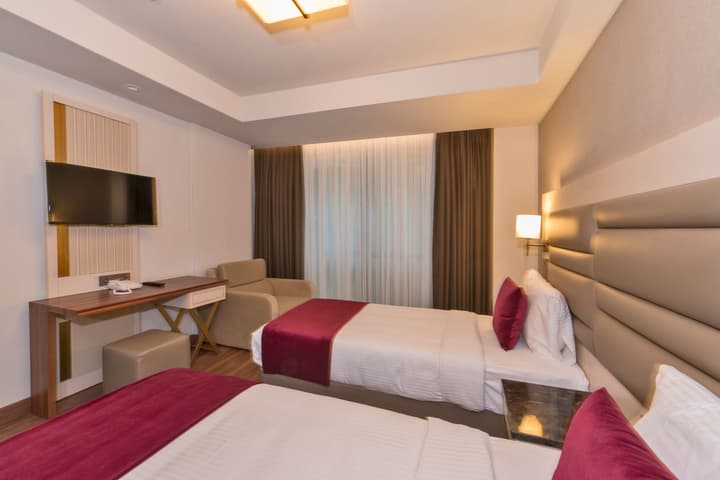 Golden Royal Hotel & Spa
