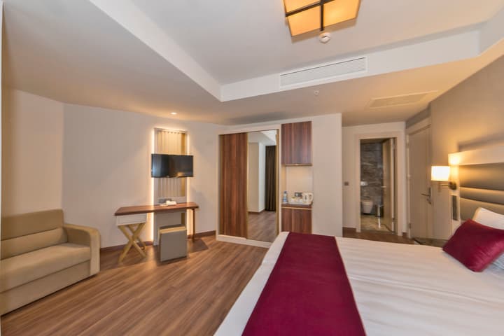 Golden Royal Hotel & Spa