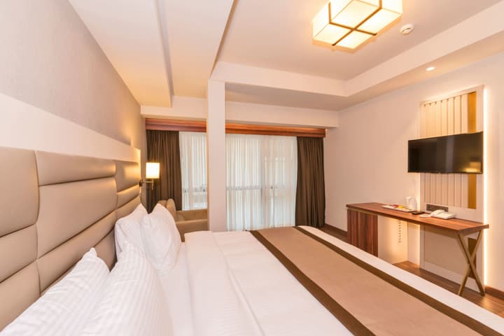Golden Royal Hotel & Spa