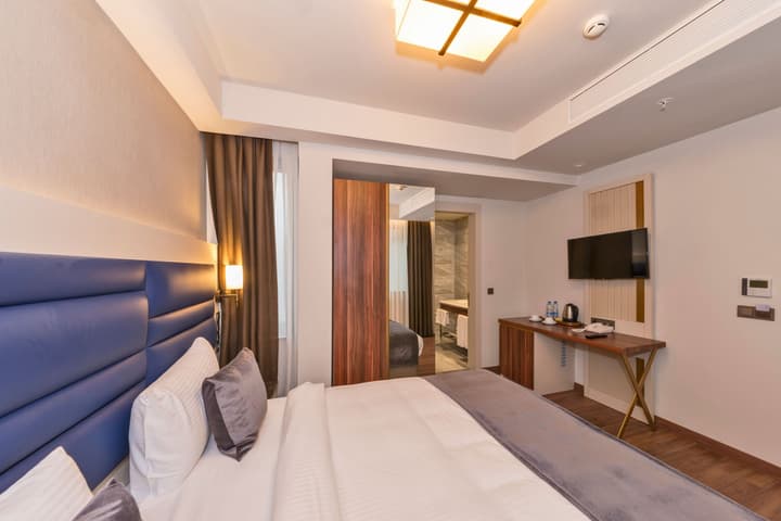 Golden Royal Hotel & Spa