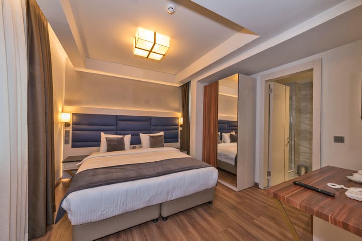 Golden Royal Hotel & Spa