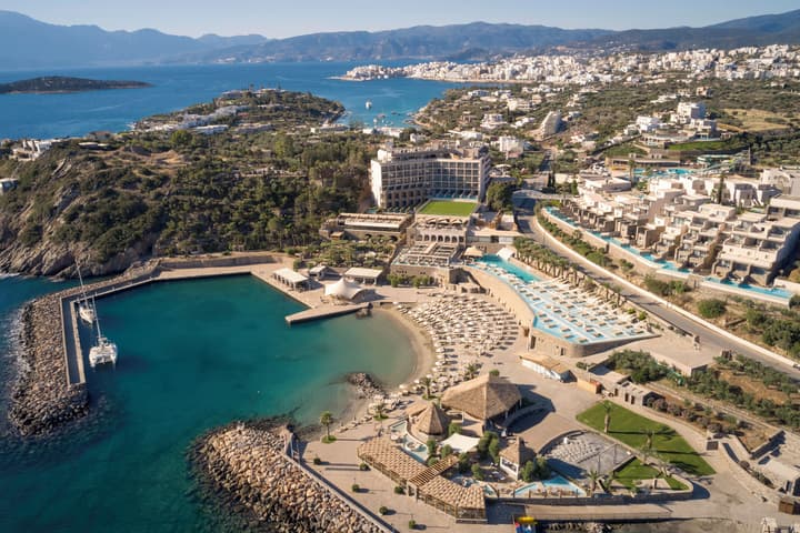 Zeus Eleva Mirabello Bay