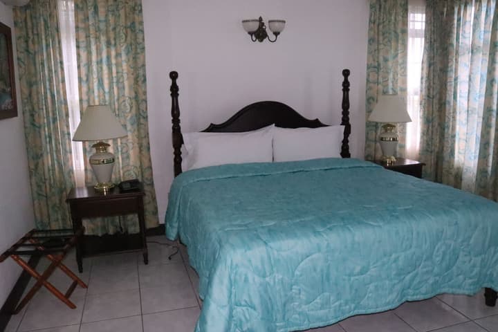 Pink Rock Bed & Breakfast