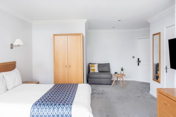 Kilbirnie Hotel