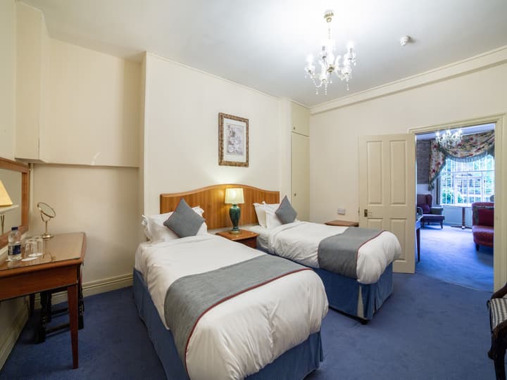 OYO Bailbrook Lodge, Bath