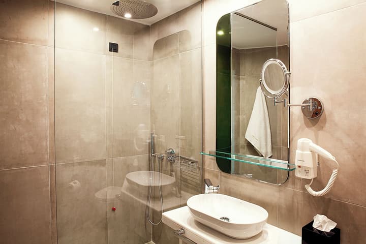 Zeus Essence Wyndham Athens Residence