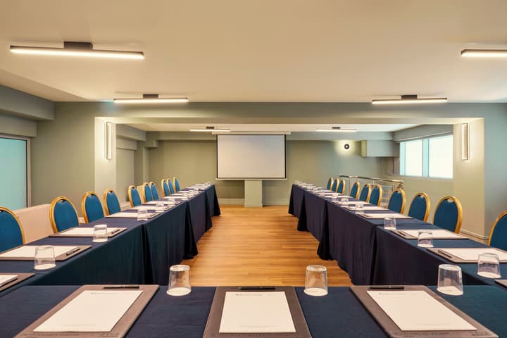 Zeus Essence Wyndham Athens Residence