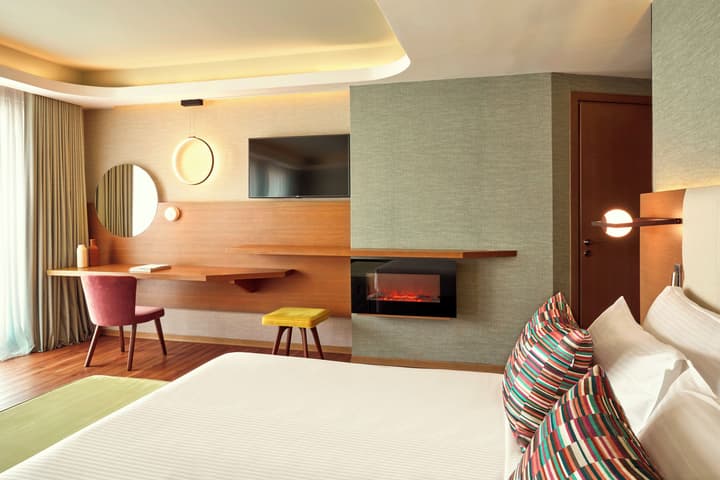 Zeus Essence Wyndham Athens Residence