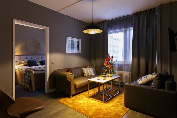 Golden Circle Suites