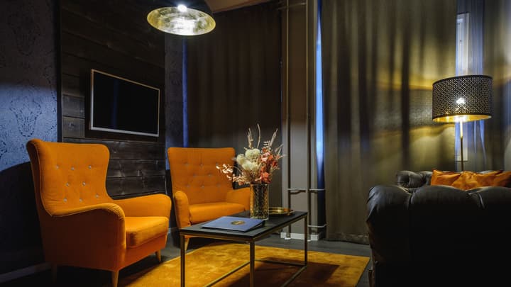 Golden Circle Suites