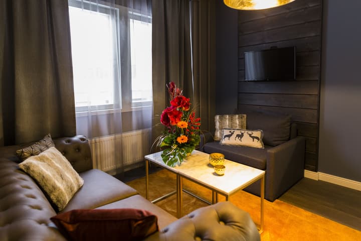 Golden Circle Suites