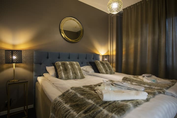Golden Circle Suites