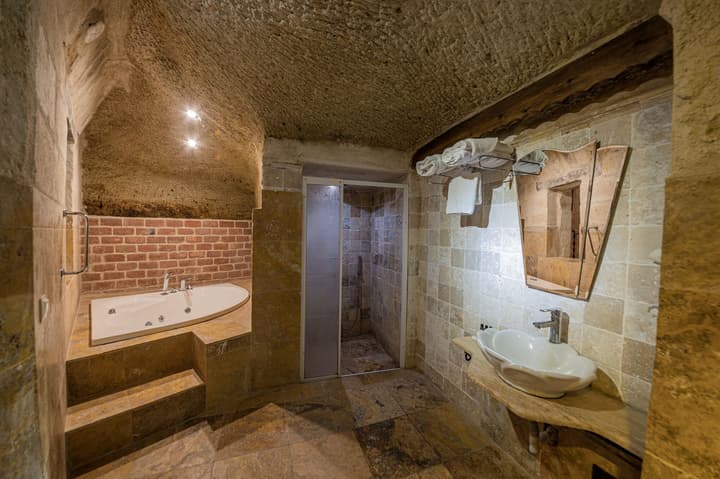 Konak Bezirhane Cave Otel