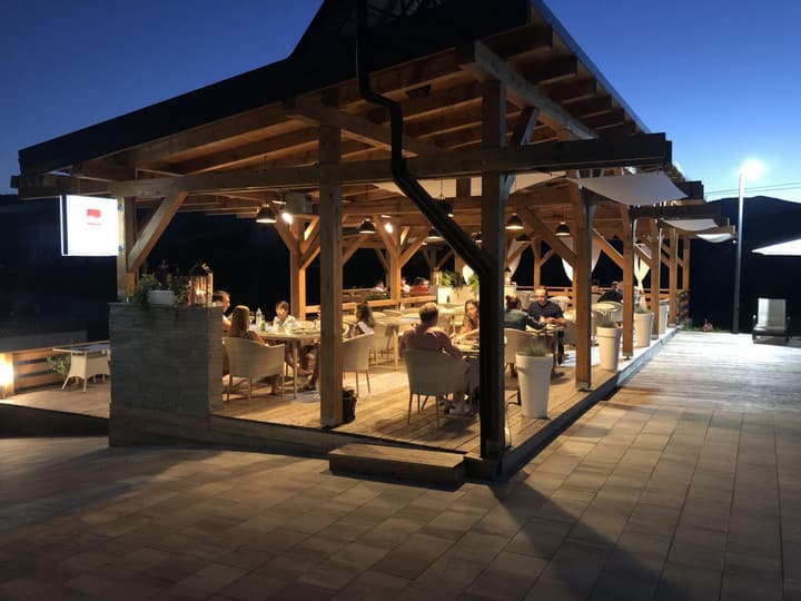 16 Lakes Hotel