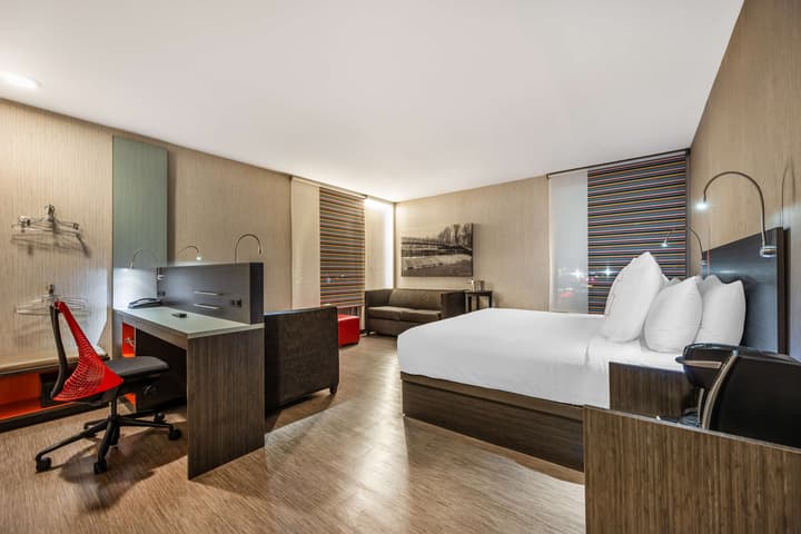 Best Western Premier Springfield Plaza District Hotel