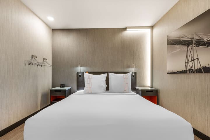Best Western Premier Springfield Plaza District Hotel