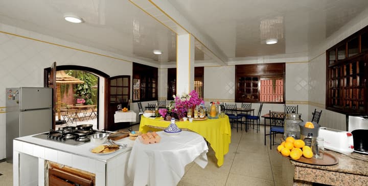 Lhostel