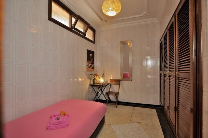 Lhostel