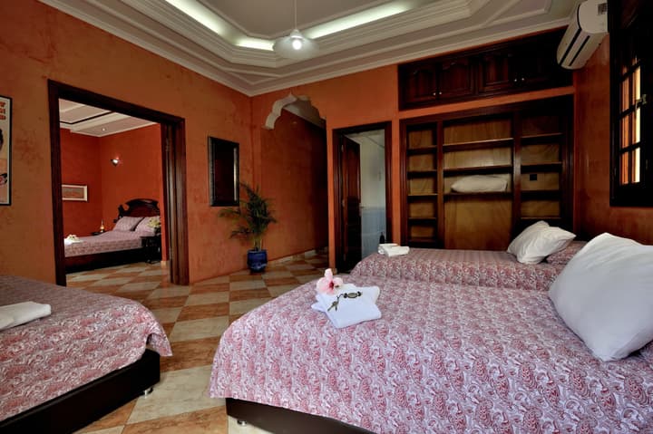 Lhostel
