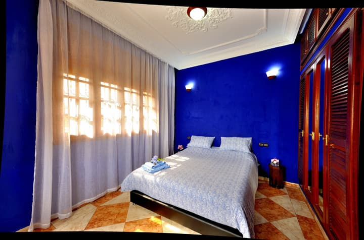 Lhostel