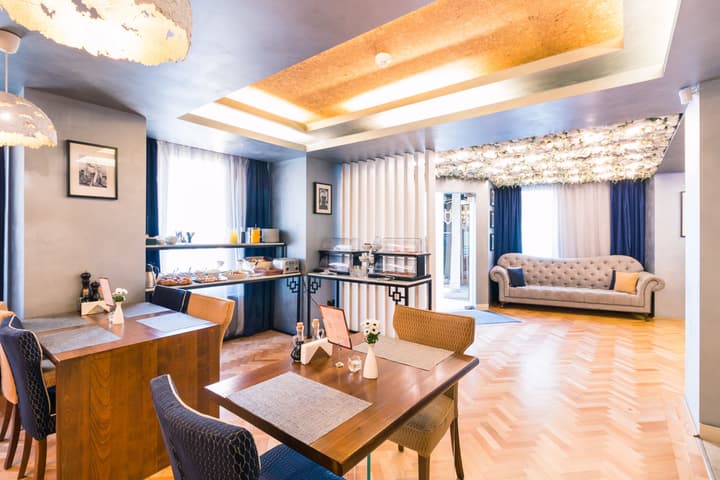 Venis Boutique Hotel