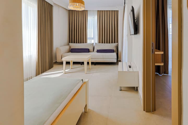 Victoria Princess Hotel