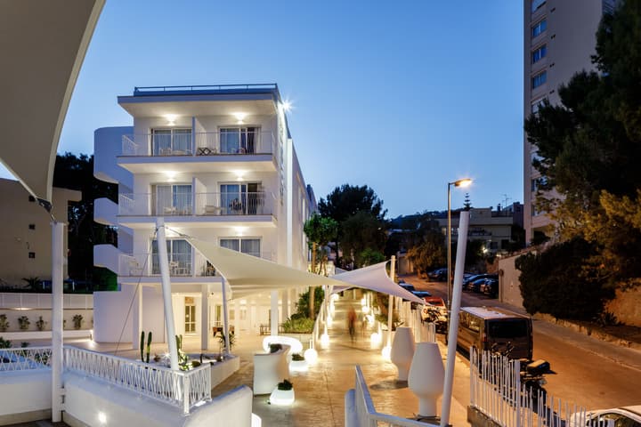 Hotel Tora