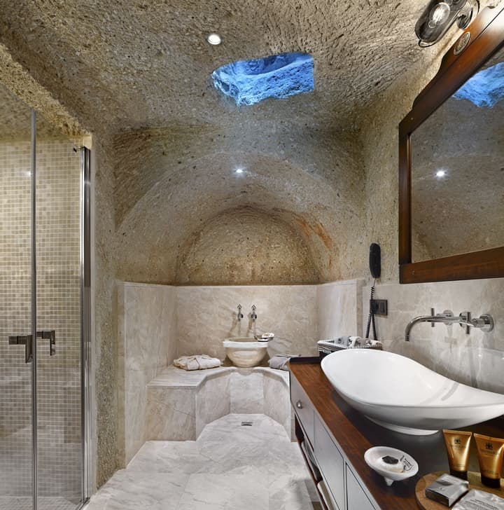 Seraphim Cave Suites & Spa