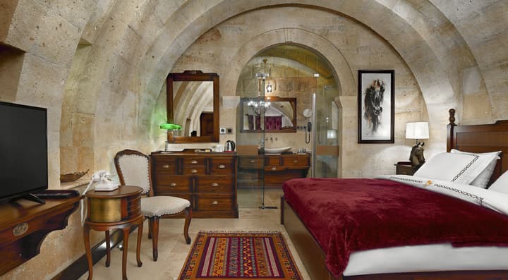 Seraphim Cave Suites & Spa