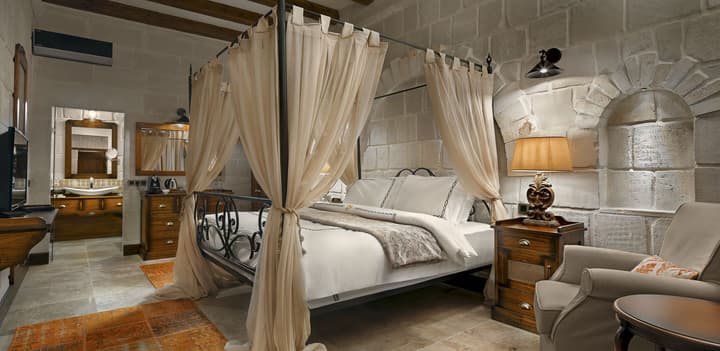 Seraphim Cave Suites & Spa