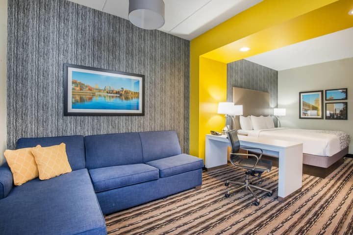 La Quinta Inn & Suites by Wyndham Buffalo Amherst