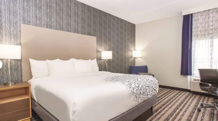 La Quinta Inn & Suites by Wyndham Buffalo Amherst