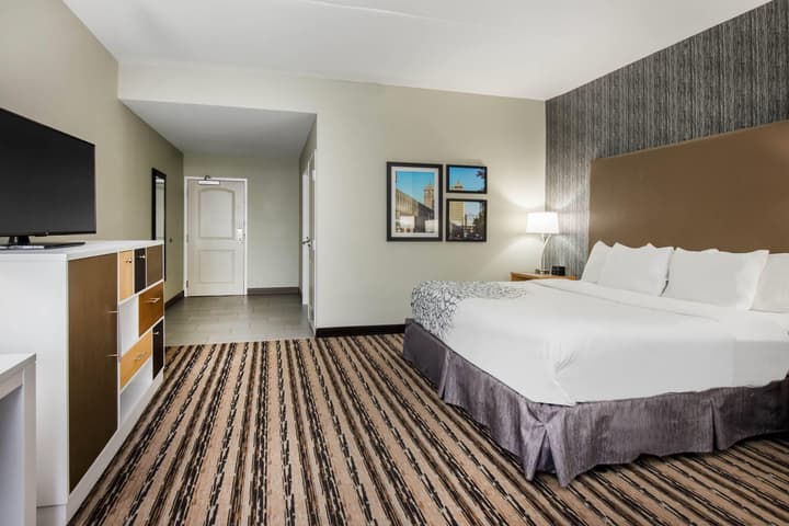La Quinta Inn & Suites by Wyndham Buffalo Amherst