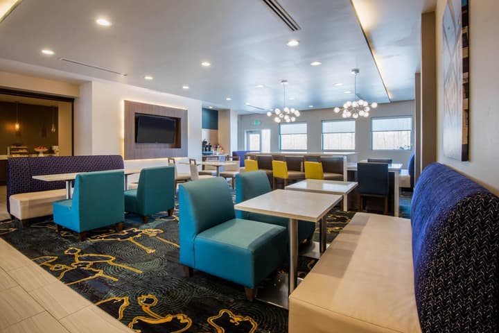 La Quinta Inn & Suites by Wyndham Buffalo Amherst