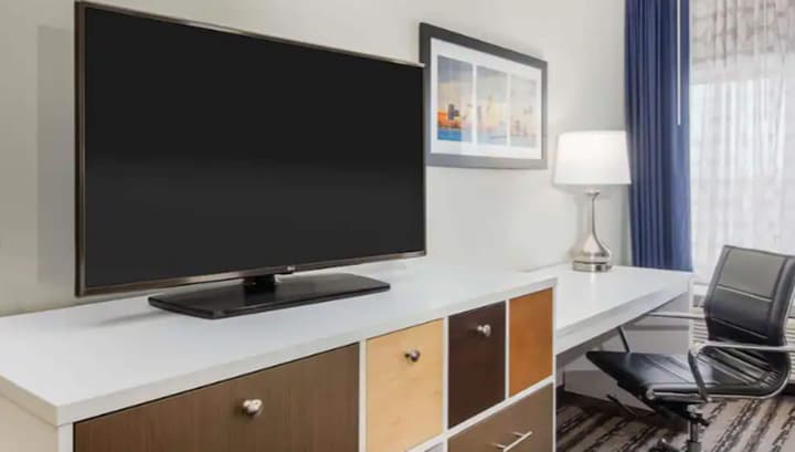 La Quinta Inn & Suites by Wyndham Buffalo Amherst