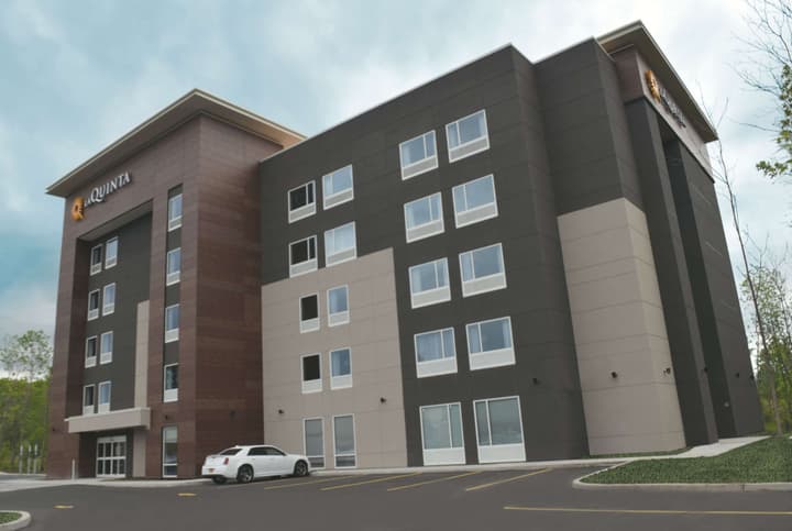 La Quinta Inn & Suites by Wyndham Buffalo Amherst