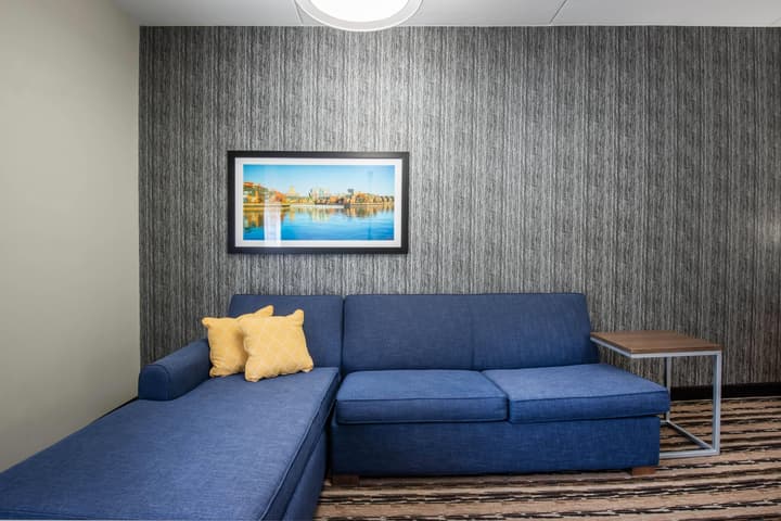 La Quinta Inn & Suites by Wyndham Buffalo Amherst
