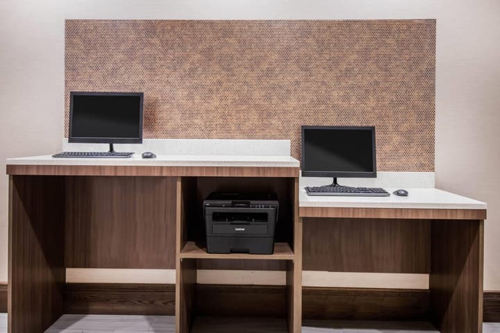 La Quinta Inn & Suites by Wyndham Buffalo Amherst