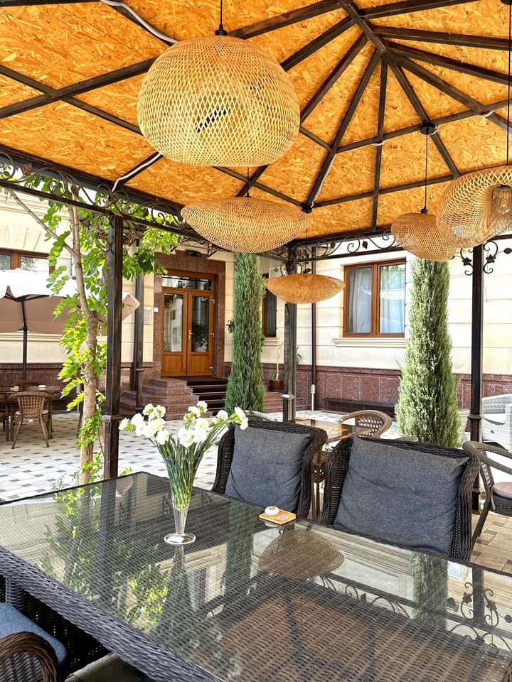 Navruz Hotel