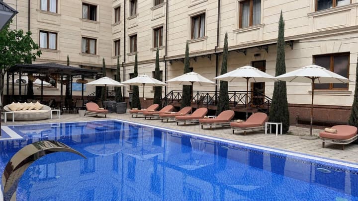 Navruz Hotel
