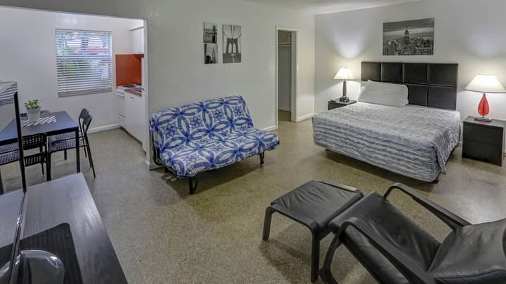 Green Seas Motel