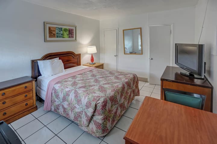 Green Seas Motel