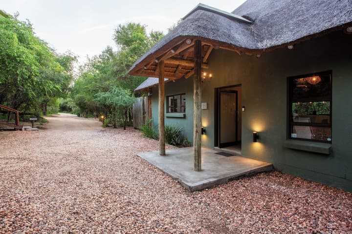 Kingfisher Creek Safari Lodge