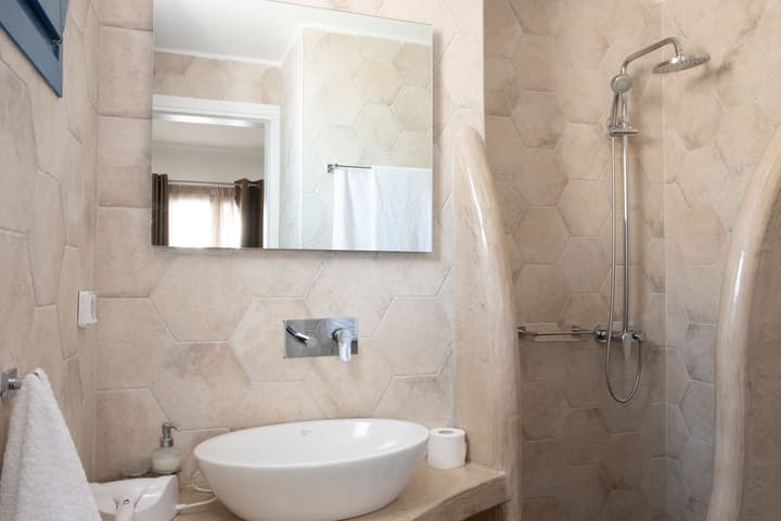 Tristhenia Hotel