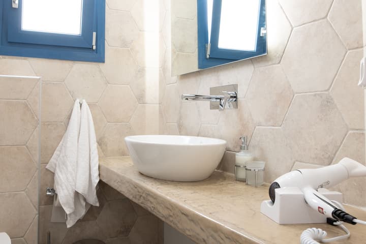 Tristhenia Hotel