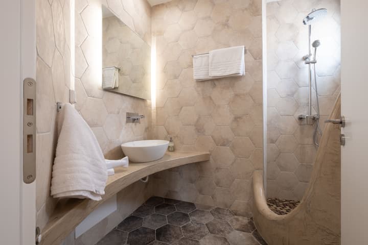 Tristhenia Hotel
