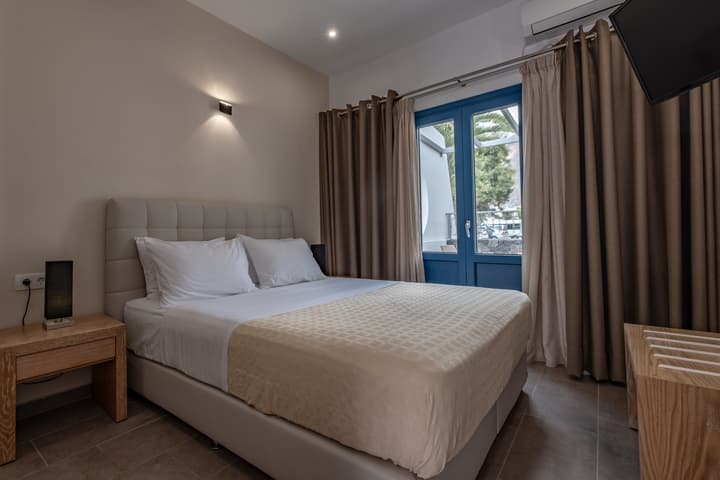 Tristhenia Hotel