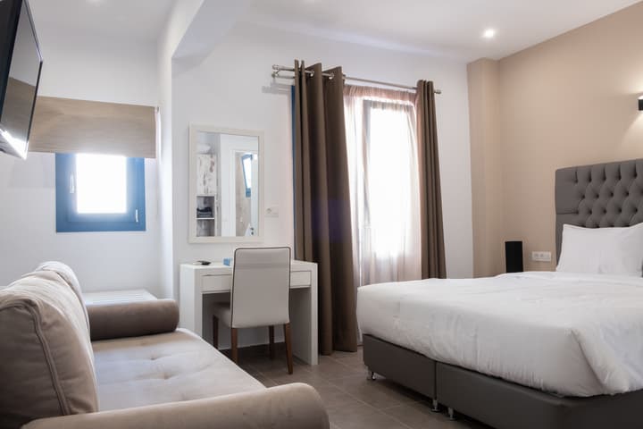 Tristhenia Hotel