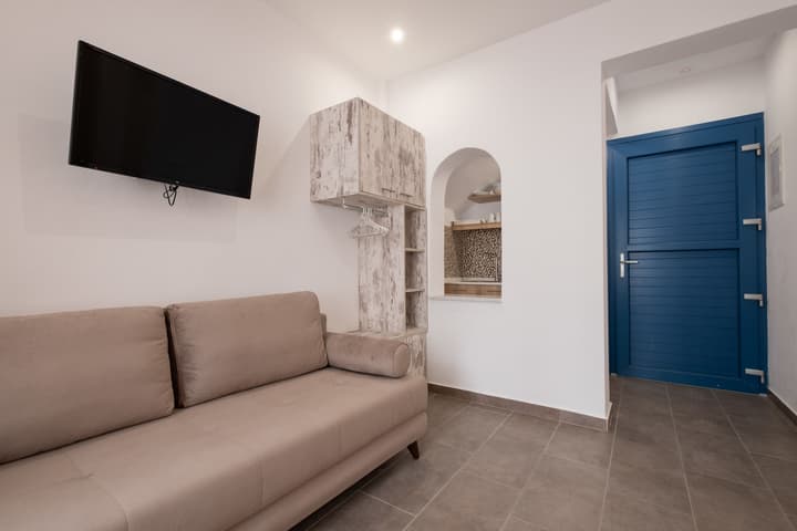 Tristhenia Hotel