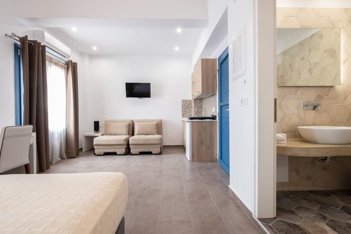 Tristhenia Hotel